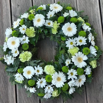 40 cm-es élővirágos görög koszorú zöld és fehér árnyalatokban – Bloomberry