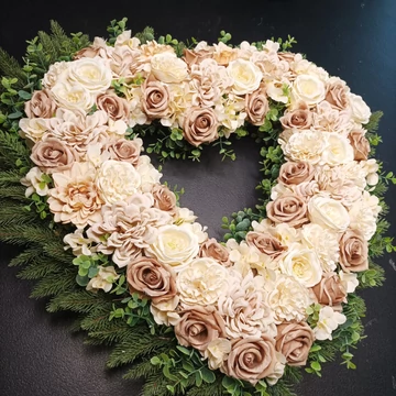70 cm-es selyemvirágos szív formájú koszorú bézs és krém árnyalatokban – Bloomberry