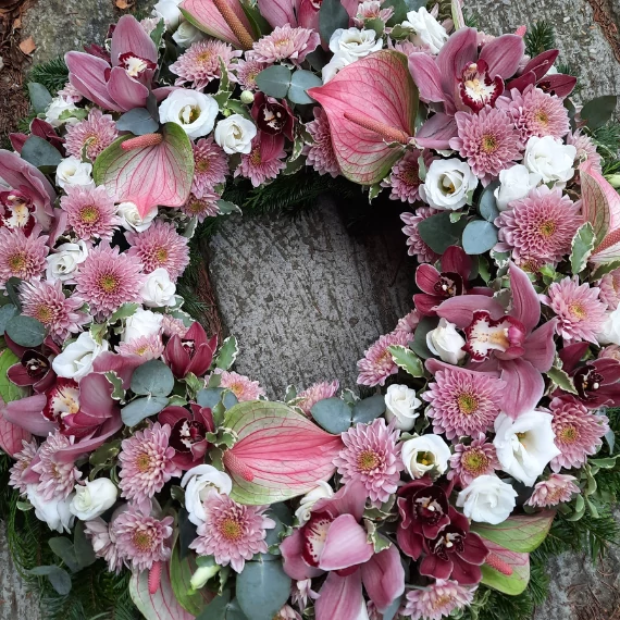 70 cm-es élővirágos görög koszorú mályva és rózsaszín árnyalatokban – Bloomberry